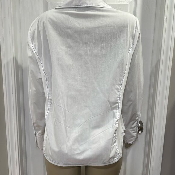 JUST WHITE BLOUSE. - Picture 10 of 10